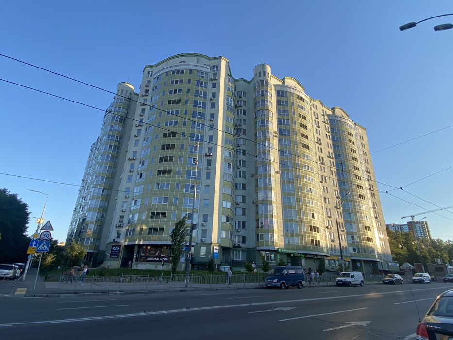 Салон, магазин, офіс 55 кв.м, біля метро, Коломиївський провулок 17/31