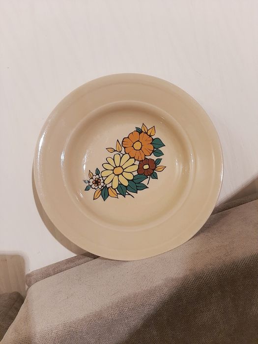 Głębokie talerze w kwiaty Tułowice PRL