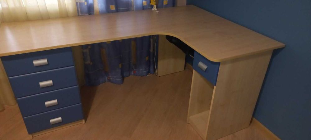 Письмовий стіл кутовий