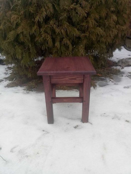 Продам табурет деревянный