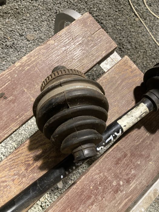 Полуось AUDI A6 оригінал