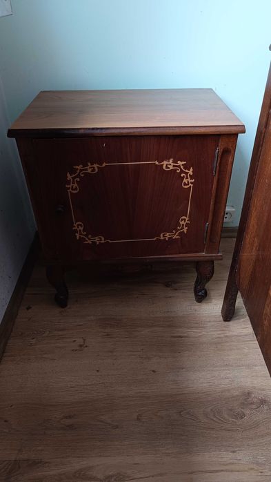 Sprzedam stare meble.