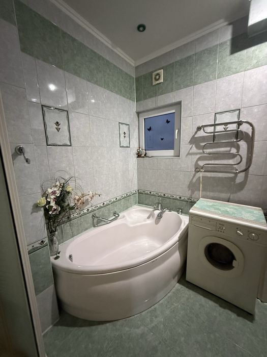 Продається велика 3 х кімнатна квартира в центрі міста