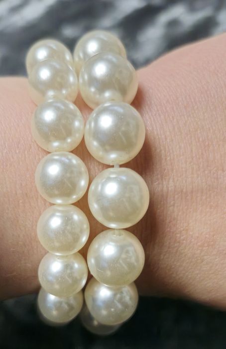 Bransoletki z syntetycznych pereł