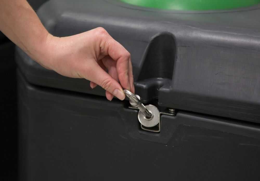 Poidło niezamarzające, mrozoodporne, izolowane dla bydła, koni