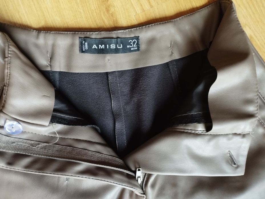 Szorty z ekoskóry -NOWE