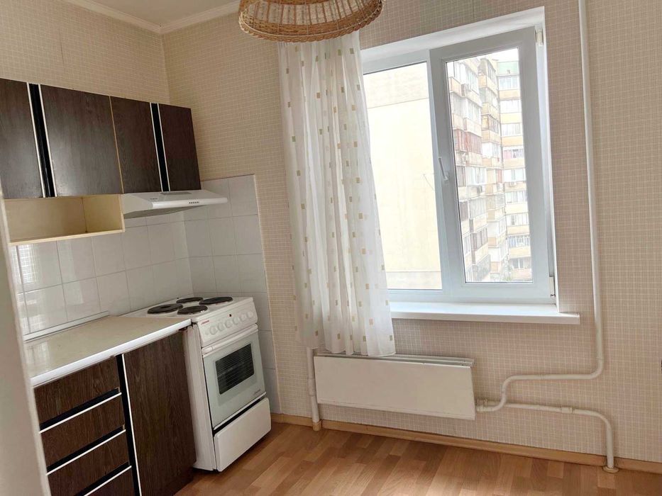 Ул. Ревуцкого 18 . Дарницкий р н,  Позняки.  Продам 1 комн.  квартиру
