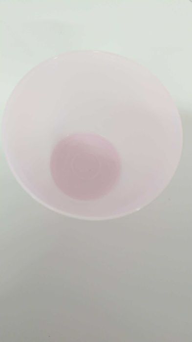 Conjunto de duas refrigeradoras marca tupperwar de 380 ml cada, novas, em tons rosa.