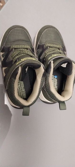 Осенние ботинки skechers