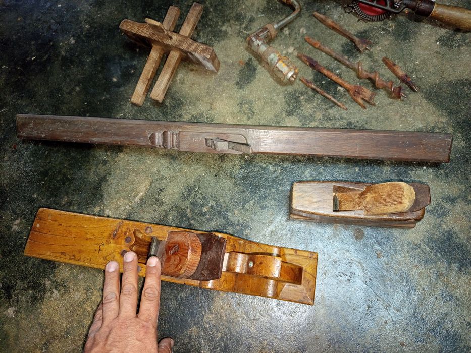 Conjunto de ferramentas antigas carpintaria