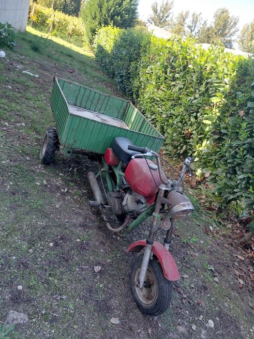 Mota antiga de 3 rodas