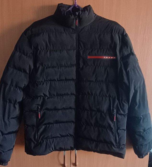 Великий асортимент різних курток (Napapijri, Jack Wolfskin, Prada, HH)