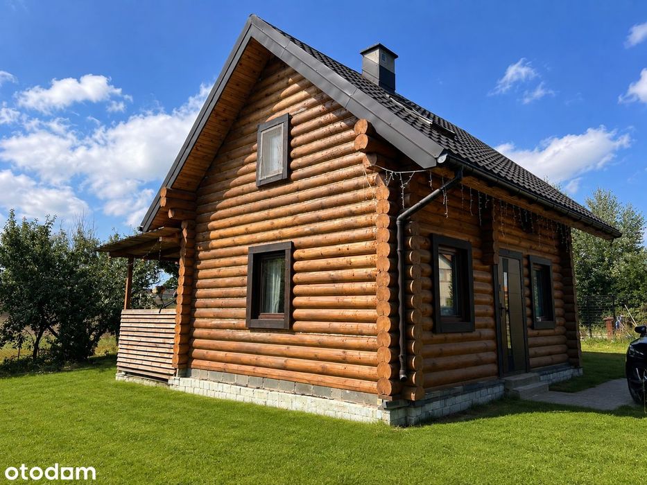 Dom z Bali z dużym ogrodem i zadaszonym tarasem w Baninie.