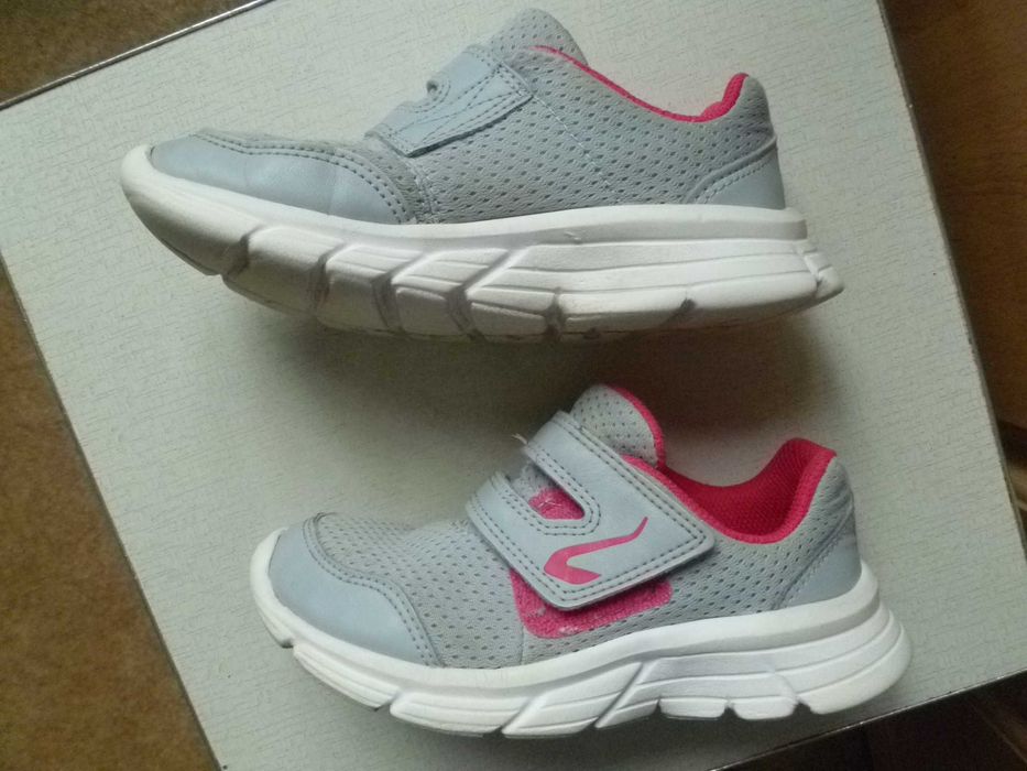 Кроссовки DECATHLON легкие стелька 18,5 см.