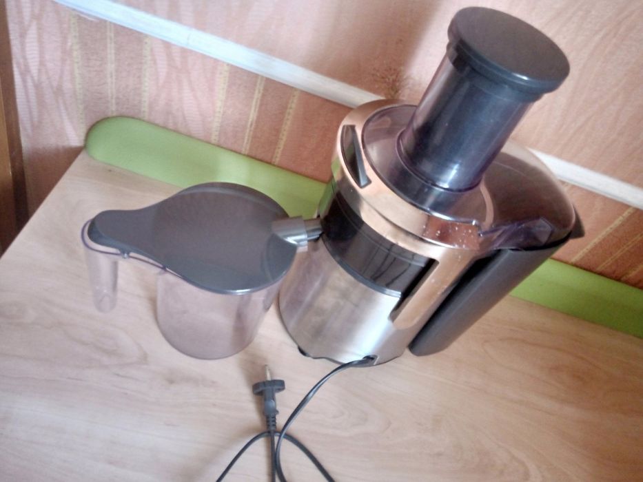 Соковыжималка Tefal Easy Fruit ZE 610 D, б/у.