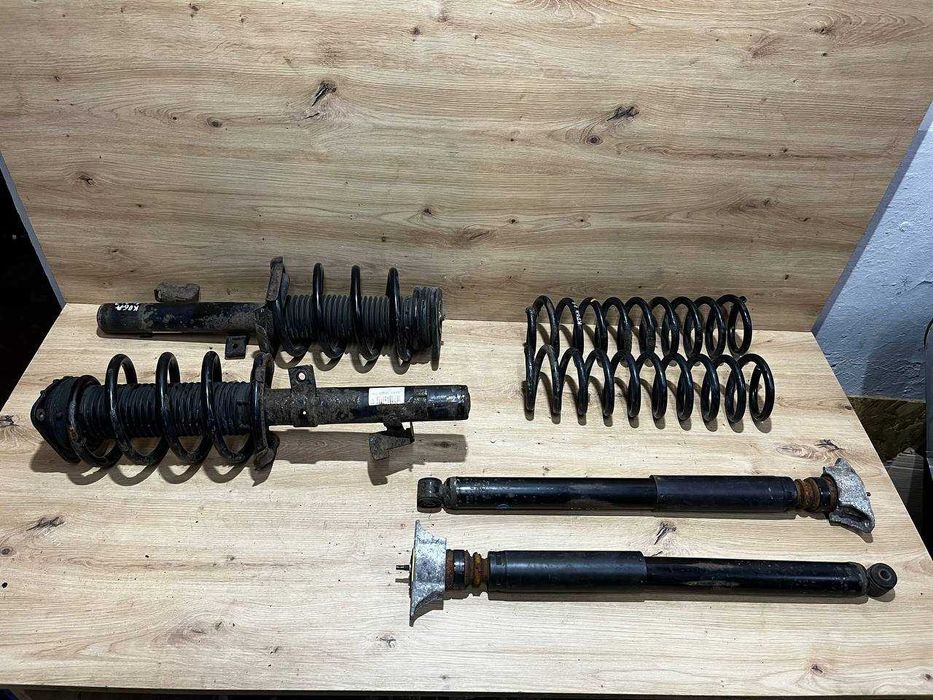 Стойки Амортизатор Передній Задній Пружина Ford Kuga MK1 Форд куга 1