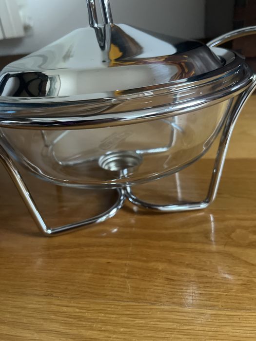 Assadeira com suporte com aquecimento vela