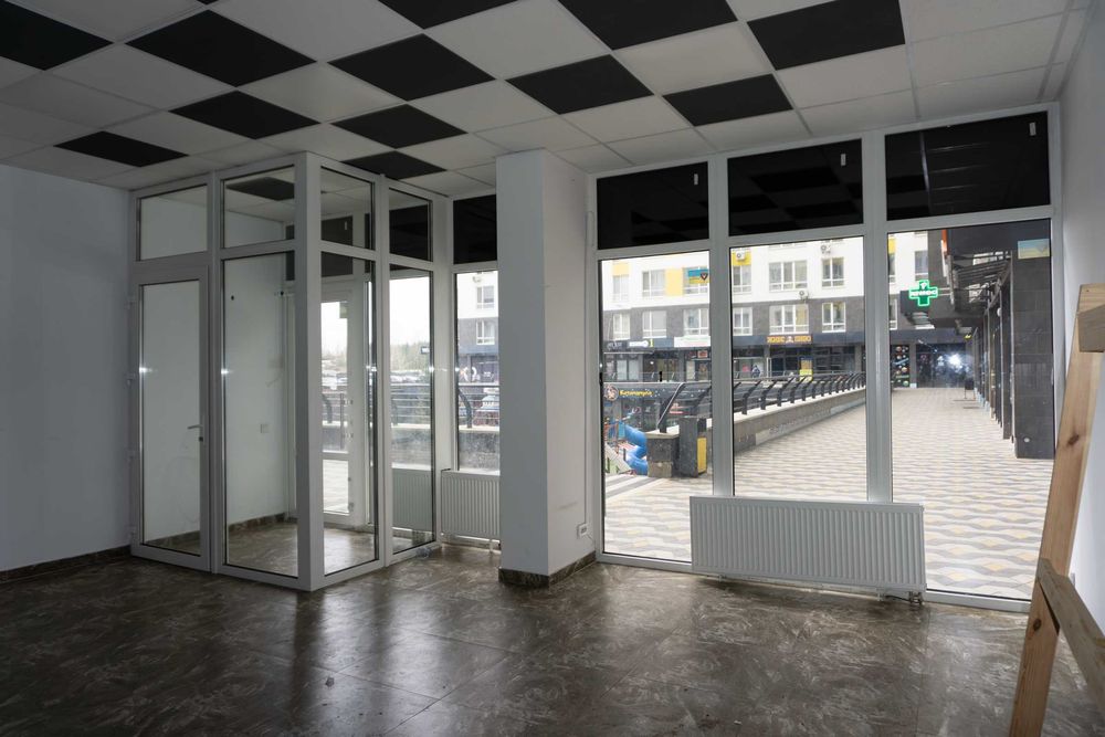 Продам приміщення під бізнес на Університетській — великий ЖК