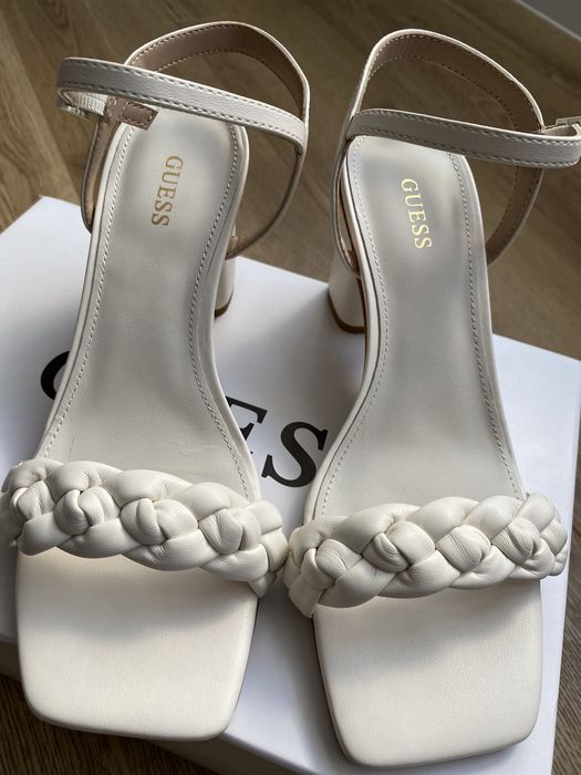 Sandaly  Guess r 35