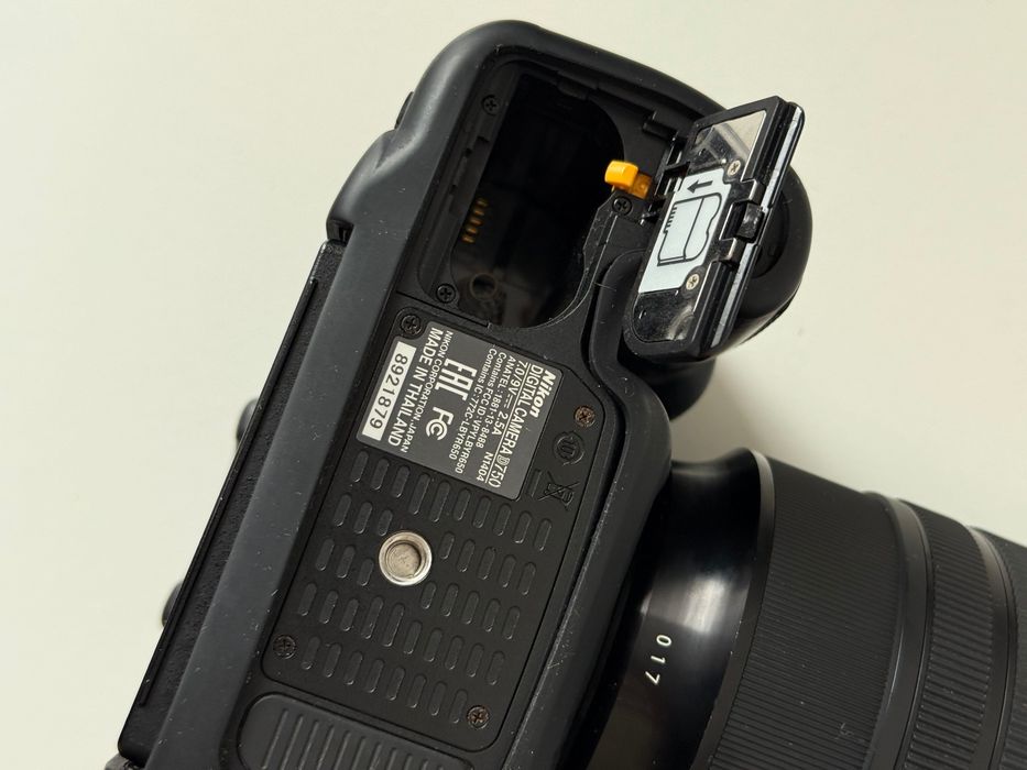 Nikon D750 (corpo) + capa de silicone, excelente estado