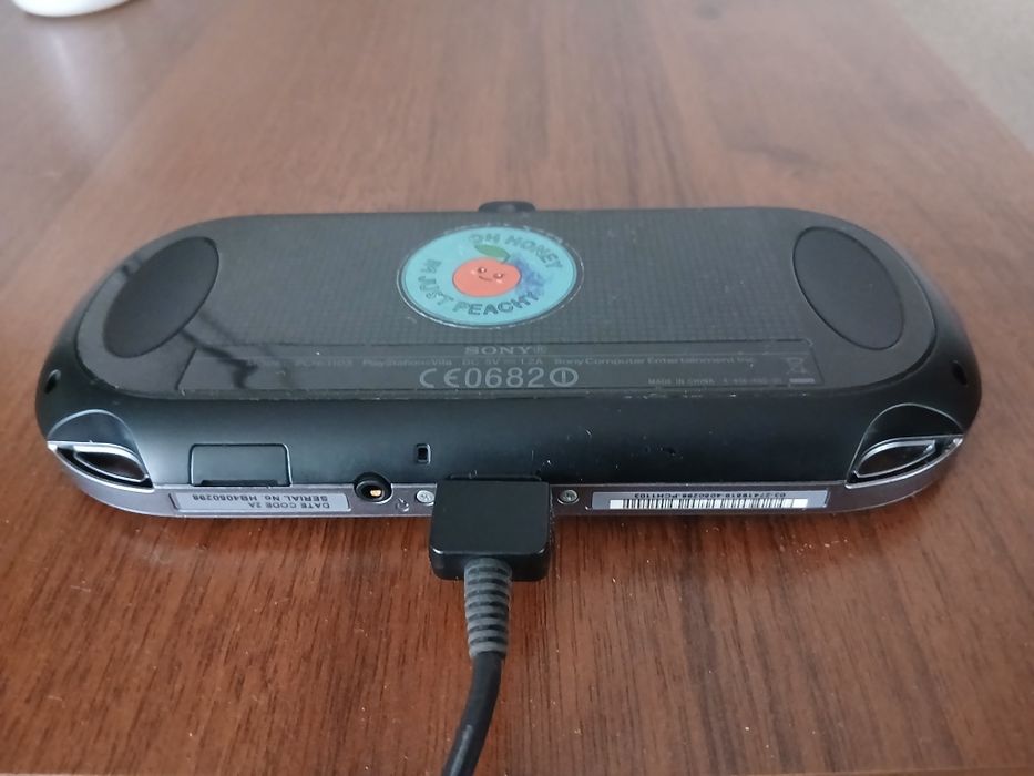 Продам ps Sony vita 8g