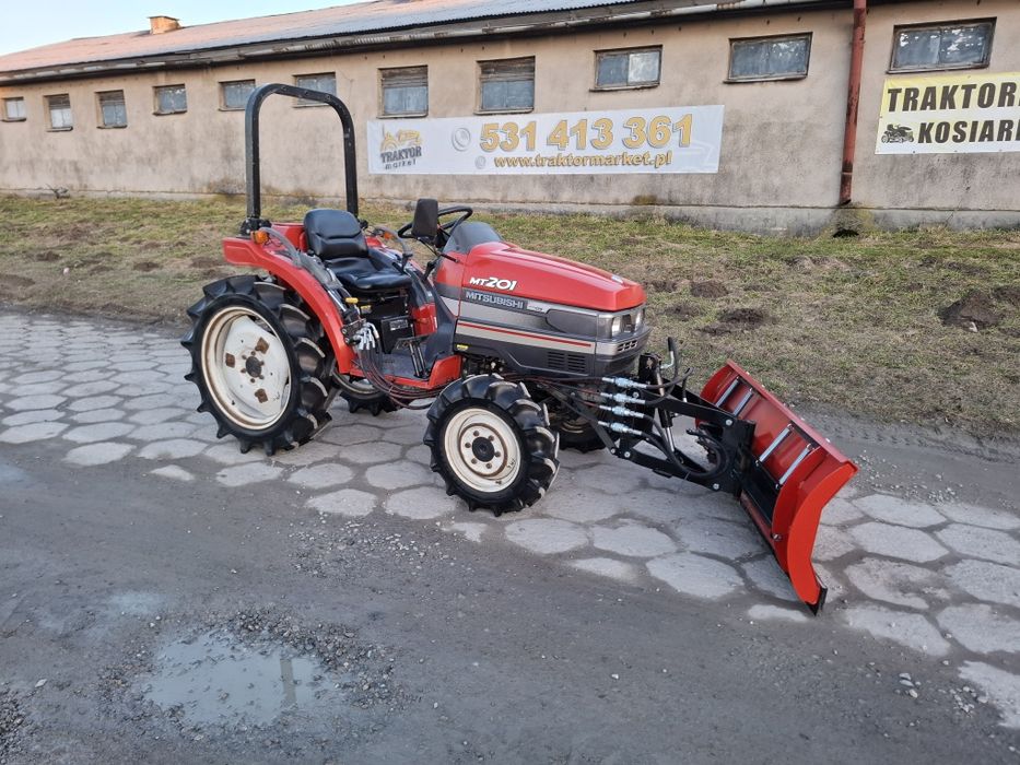 Traktorek japoński 4x4 Mitsubishi MT 201 z pługiem do śniegu  rewers