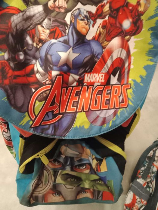 Plecaki szkolne w dwóch kolorach