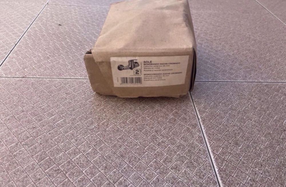 Vendo torneira nova em caixa