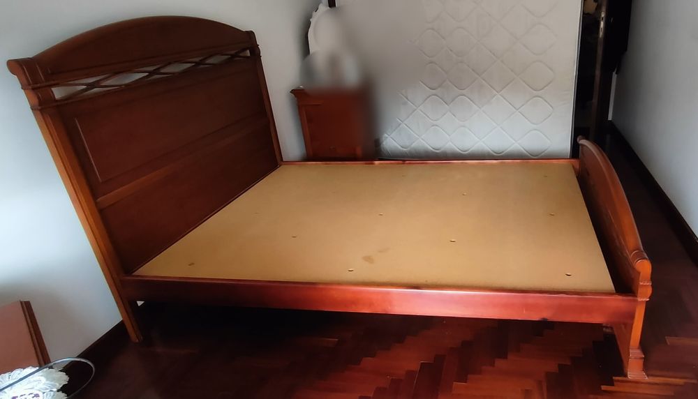 Cama casal madeira cerejeira