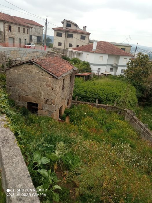 Terreno com casa para restauro