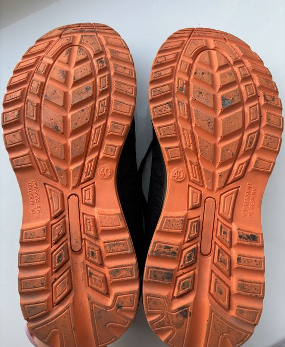 Робоче взуття з пластиковим носком