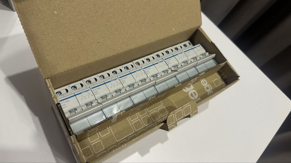 Hager SFT240 Переключатель двухпозиционный