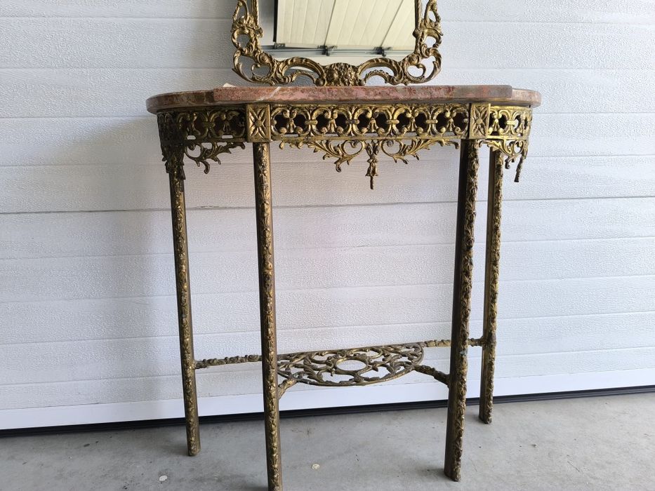 Credencia antiga em latão mesa em pedra marmore e espelho