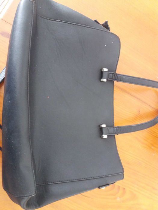 Mala Senhora com alça e bolsa no interior