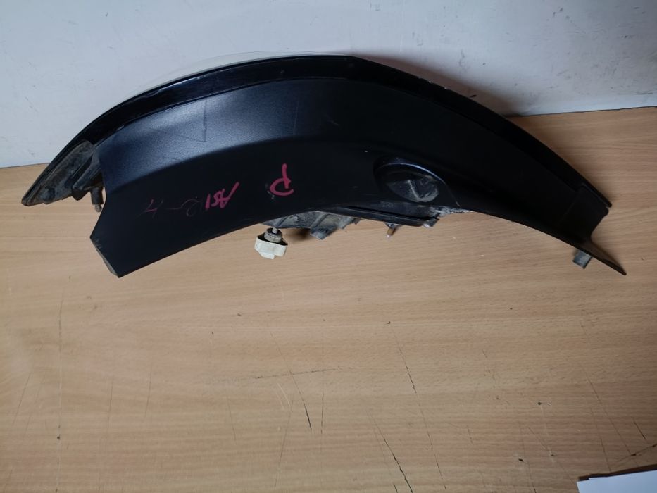 Opel Astra H hb 5drzwi lampa prawy tył