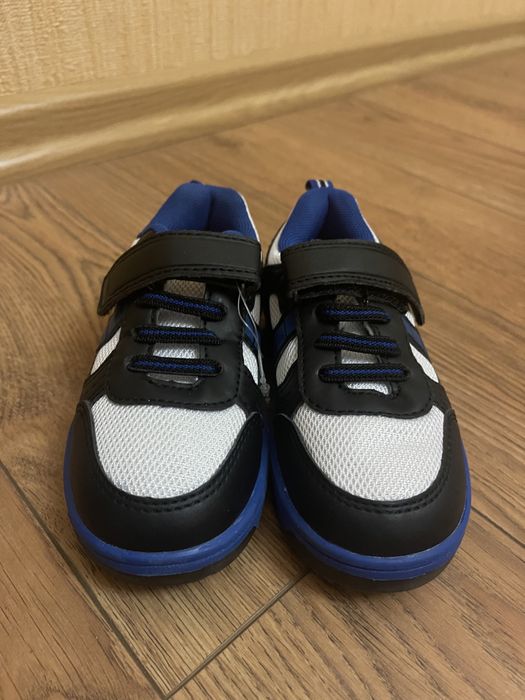 Кроссовки новые