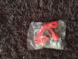 auriculares vermelhos novos em plastico