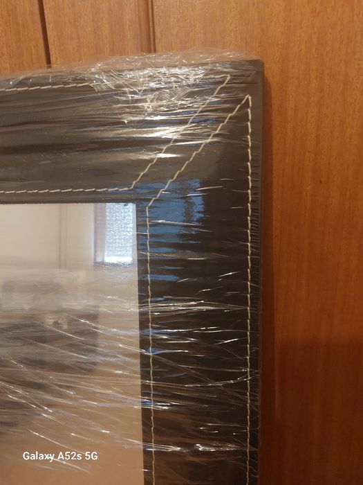 Espelho com moldura preta