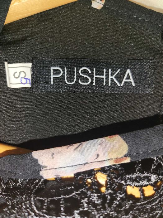 Ассиметричное шифоновое платье декорированное кружевом