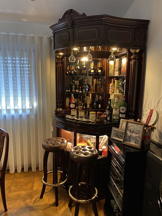 Conjunto Bar, movel e mesa com 6 cadeiras para sala