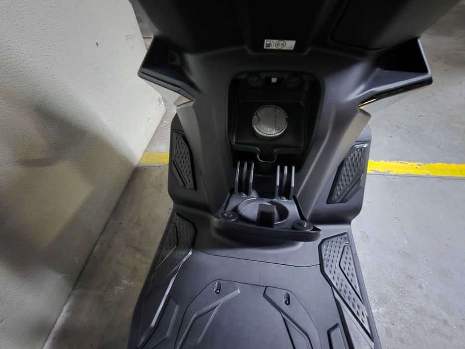 Vendo maxi-scooter SYM Joyride 300 ABS, com apenas 1.076 km