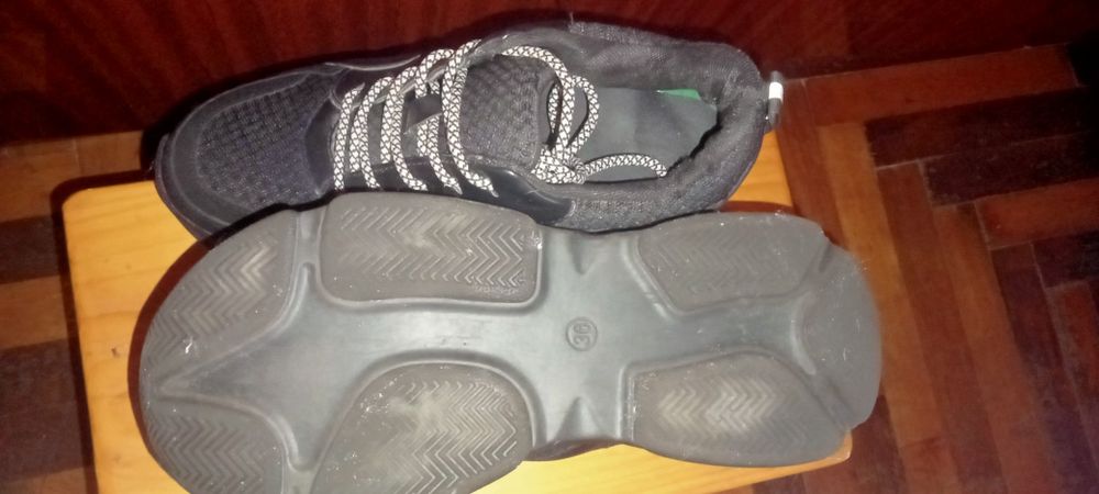 Продам кросівки в гарному стані