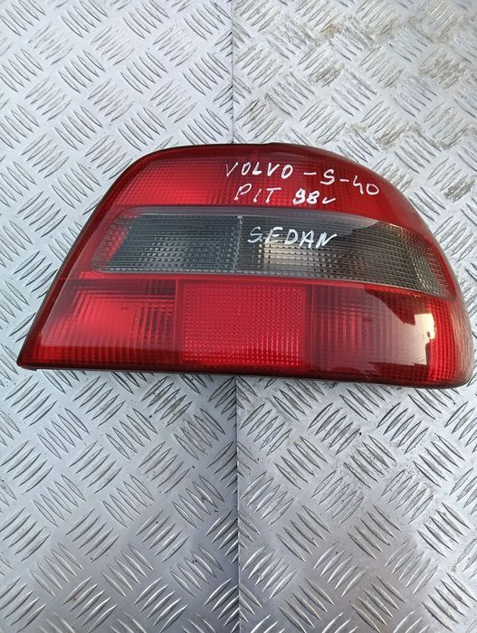 Lampa prawy tył Volvo S40 ’98r. sedan
