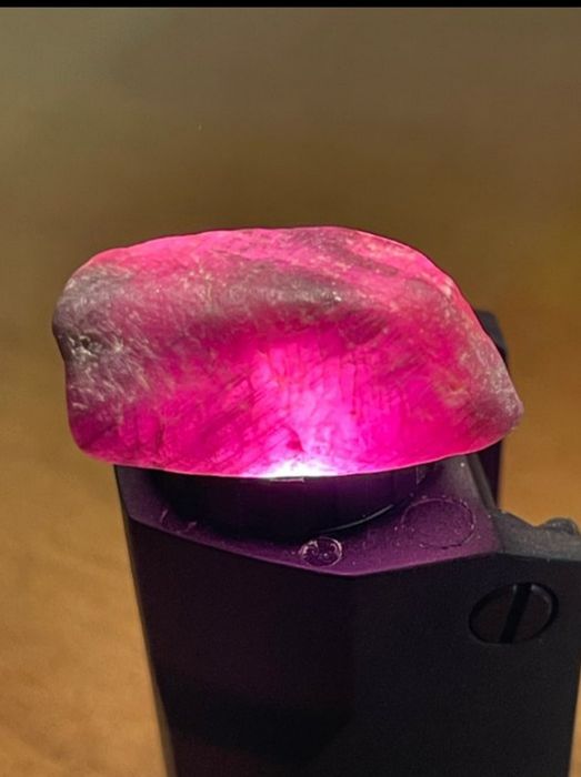 Rubi BRUTO TOP COLOR Moçambique - Peça Incomum de 69.5 ct