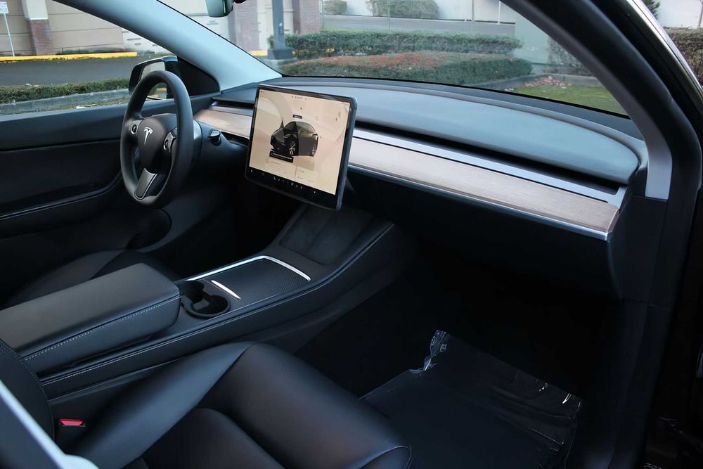 Tesla Model Y Long Range      2023