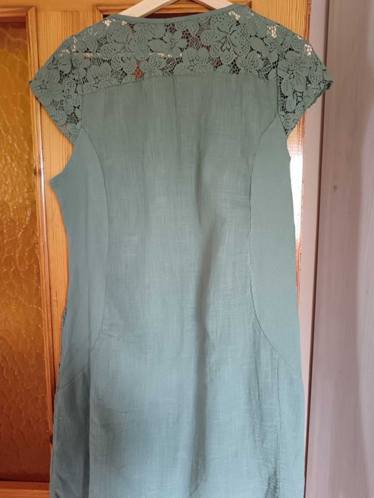 Sukienka koronką khaki