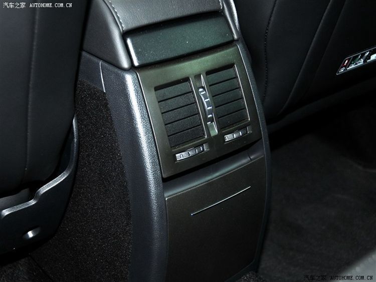 Дефлектор обдува в подлокотнике задний 1Z0819203 Skoda Octavia A5 Yeti