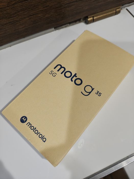 Sprzedam nowy telefon zaplombowany Motorola czerwona