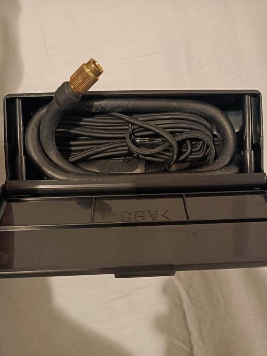 Kompresor samochodowy. Zestaw naprawczy opon. Made Japan. Nowy. GRATIS