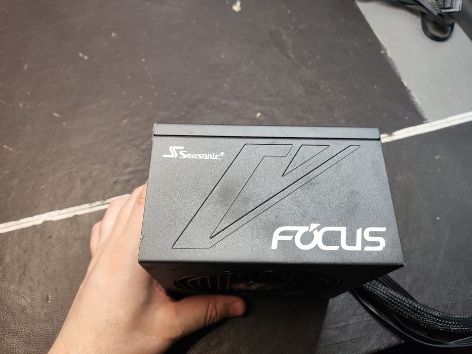 Блок живлення Seasonic SSR-750FM (FOCUS 750 gold)